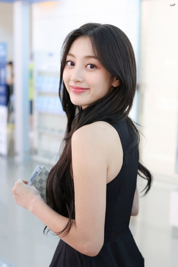 Who Is the Best Kpop Leader 2024? Behind the Leadership in Kpop Groups 5 Jihyo Best Kpop Leader