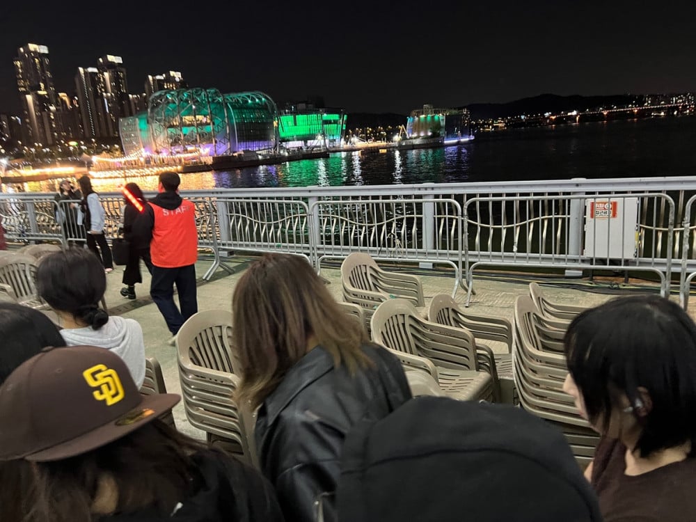 Seventeen concert crowd