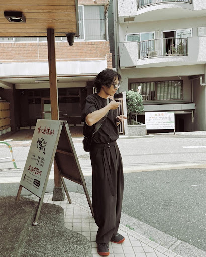 Jin Goo Rocking Longer Hair
