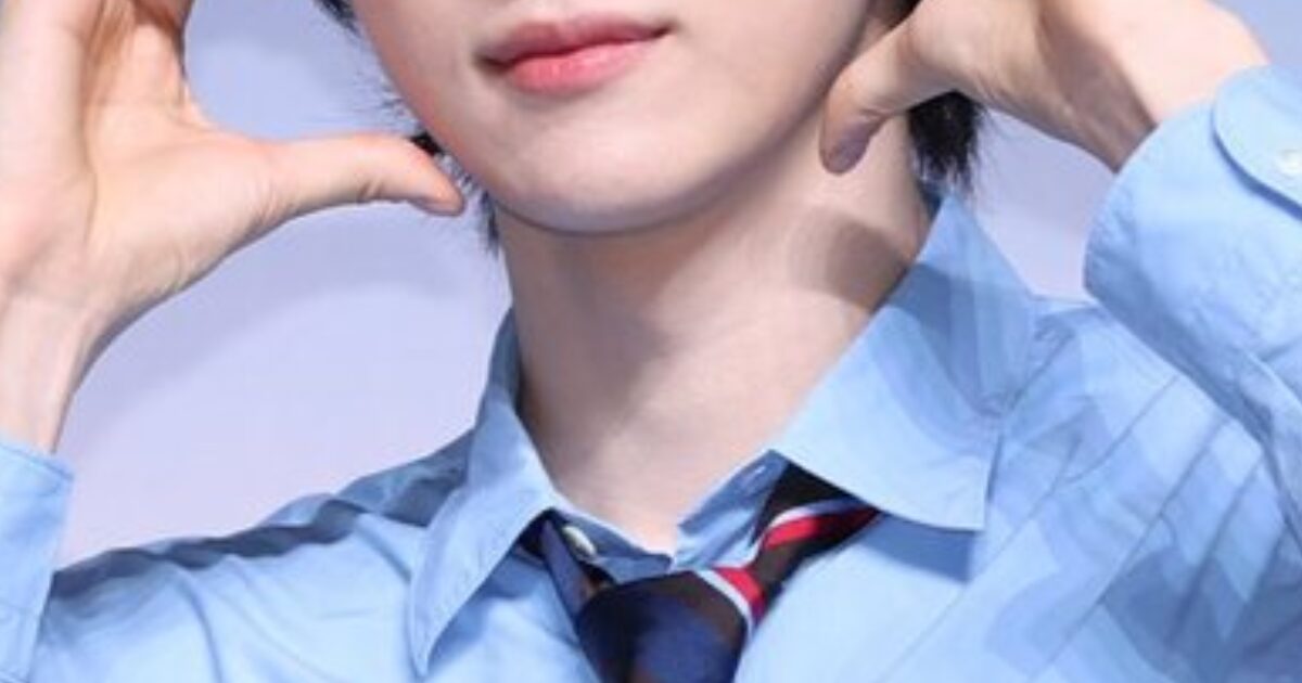 5th Gen Idol Shocks With Unedited Doll-Like Appearance