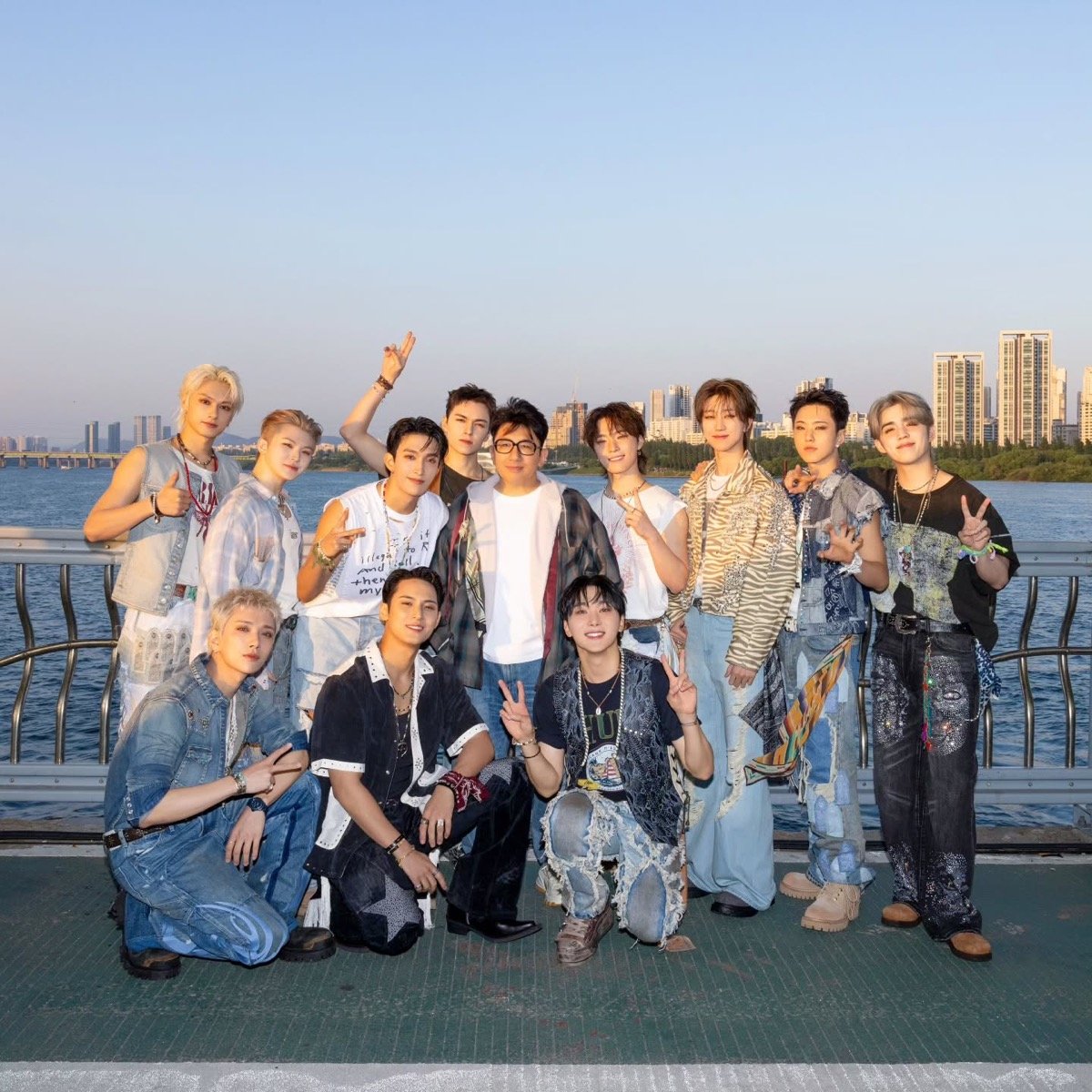 HYBE chairman Bang Si Hyuk surprises fans with slimmed-down look in recent photo with SEVENTEEN