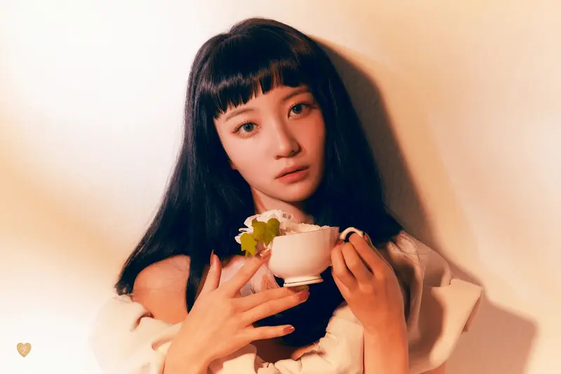 Oh My Girl’s Yubin Dazzles in Aerial Debut at ‘Fuerza Bruta Aven’