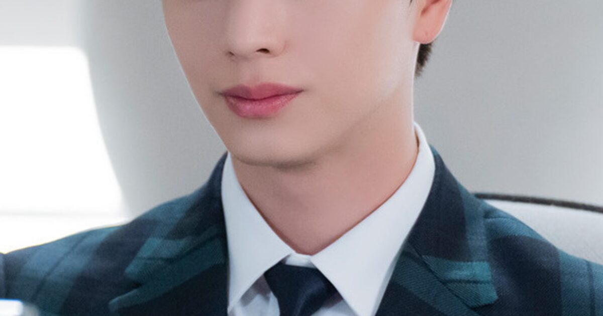 3rd Generation Boy Group Member Confirms His Rich Family Background