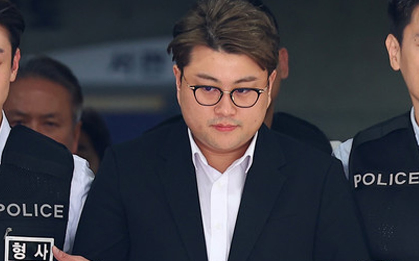 Trot singer Kim Ho Joong drops appeal in DUI hit-and-run case, finalizing his 2 years and 6 months prison sentence