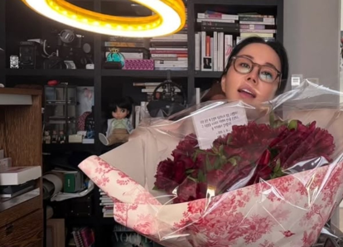 Uhm Jung Hwa reflects on 15 years since thyroid surgery “Grateful to those who stayed by my side”