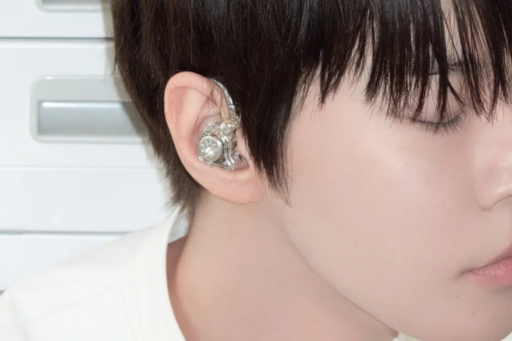 NCT's Doyoung Enjoys Sunny Moments in New 'Soar' Teasers 12 Image 12