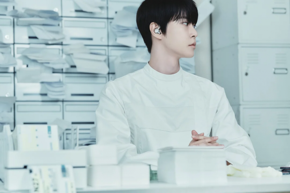 NCT's Doyoung Enjoys Sunny Moments in New 'Soar' Teasers 7 Image 7