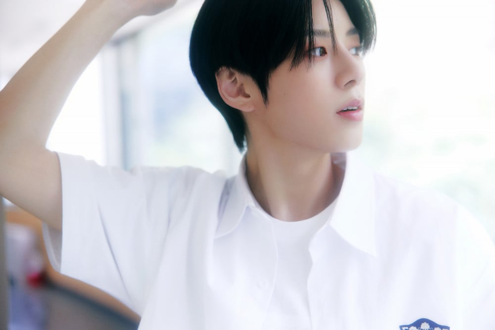 NOWZ Depicts Brooding Summer Vibes in Teaser Images for 'Fly to the Youth' Featuring Yuqi of (G)I-DLE 6 NOWZ Depicts Brooding Summer Vibes in Teaser Images for 'Fly to the Youth' Featuring Yuqi of (G)I-DLE