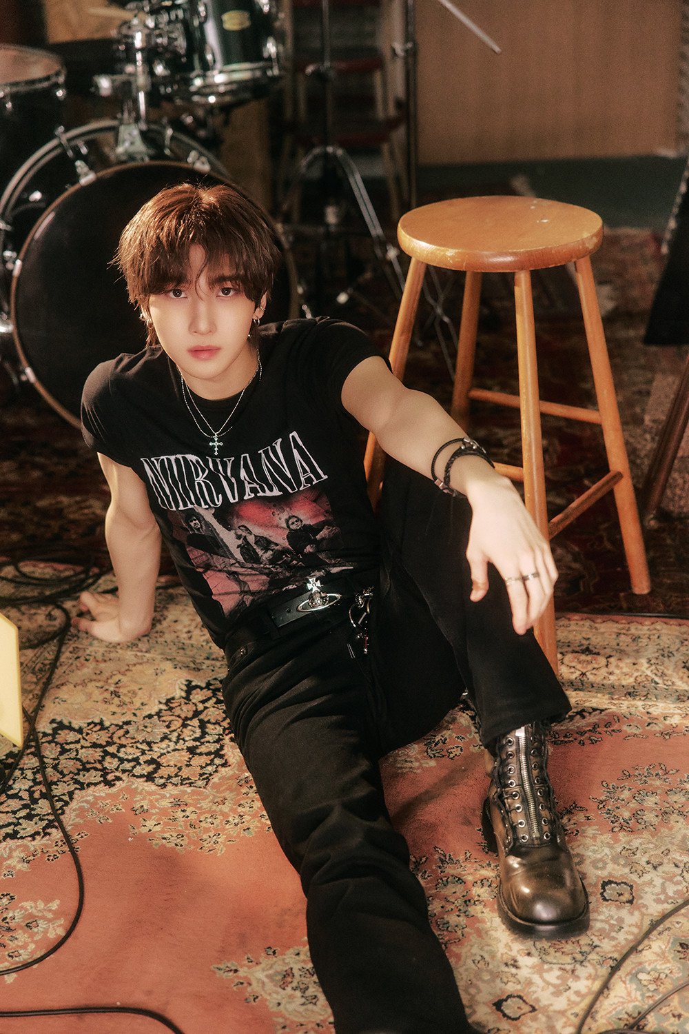 NOWZ Depicts Brooding Summer Vibes in Teaser Images for 'Fly to the Youth' Featuring Yuqi of (G)I-DLE 9 NOWZ Depicts Brooding Summer Vibes in Teaser Images for 'Fly to the Youth' Featuring Yuqi of (G)I-DLE