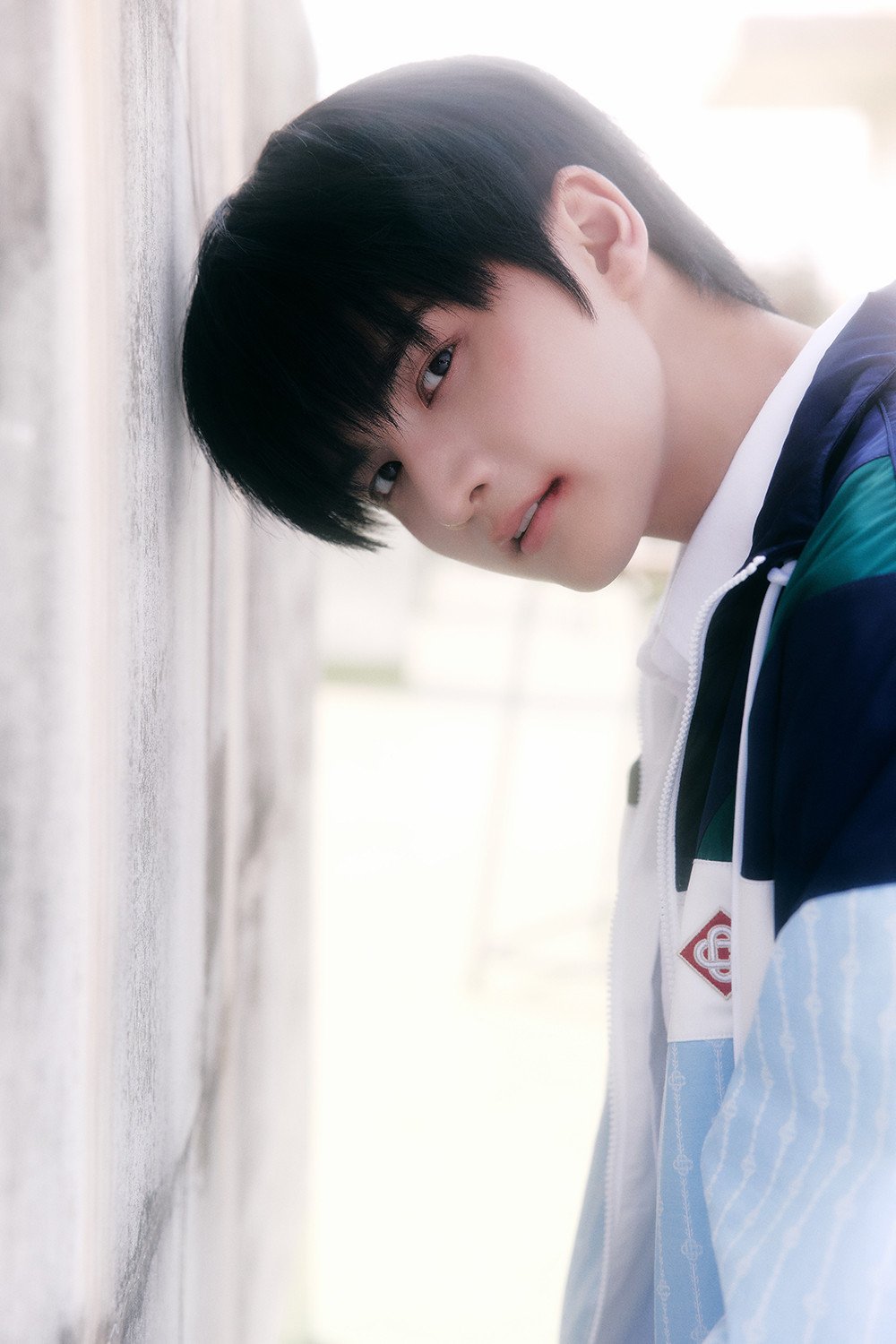 NOWZ Depicts Brooding Summer Vibes in Teaser Images for 'Fly to the Youth' Featuring Yuqi of (G)I-DLE 2 NOWZ Depicts Brooding Summer Vibes in Teaser Images for 'Fly to the Youth' Featuring Yuqi of (G)I-DLE