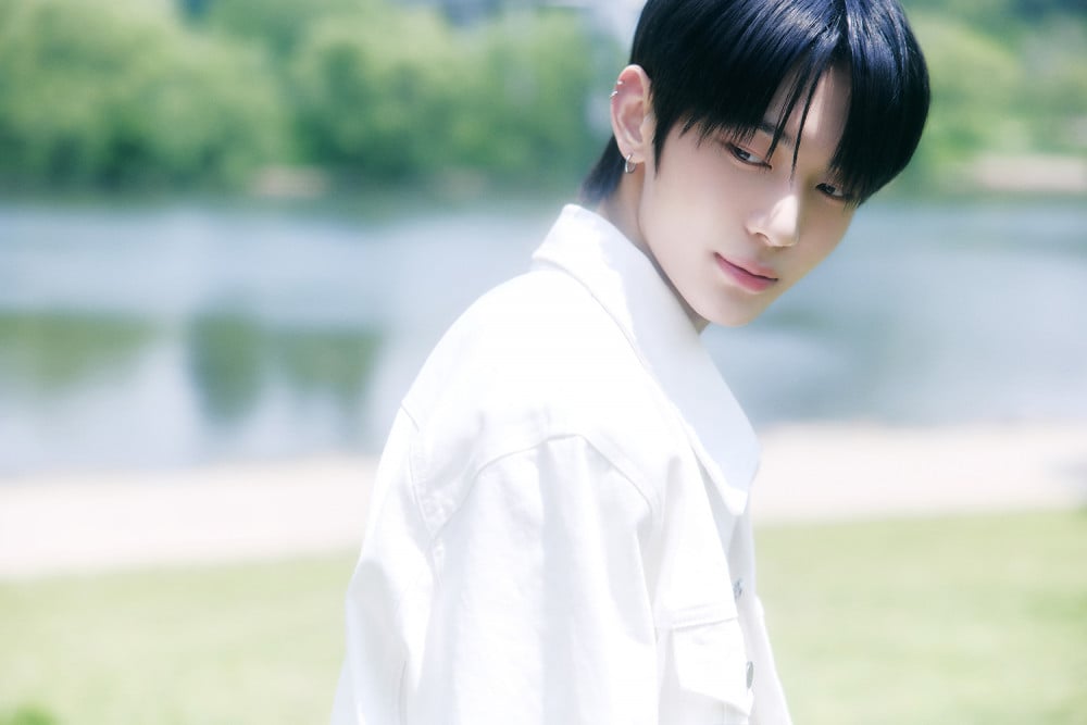 NOWZ Depicts Brooding Summer Vibes in Teaser Images for 'Fly to the Youth' Featuring Yuqi of (G)I-DLE 7 NOWZ Depicts Brooding Summer Vibes in Teaser Images for 'Fly to the Youth' Featuring Yuqi of (G)I-DLE