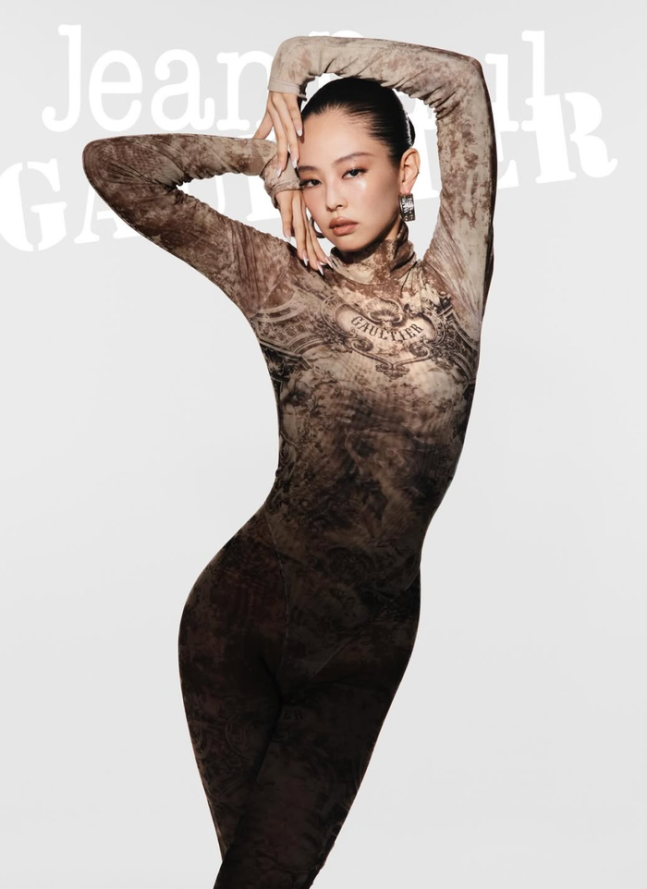 Jennie of BLACKPINK Captivates Fans with Her Flawless 'S-Line' Figure in Recent Images 3 Jennie of BLACKPINK Captivates Fans with Her Flawless 'S-Line' Figure in Recent Images