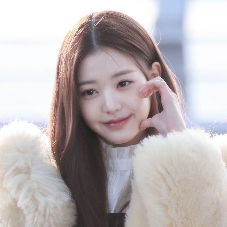 Wonyoung of IVE Earns Compliments for Recent Subtle Makeup Look 11 Wonyoung Light Makeup 11