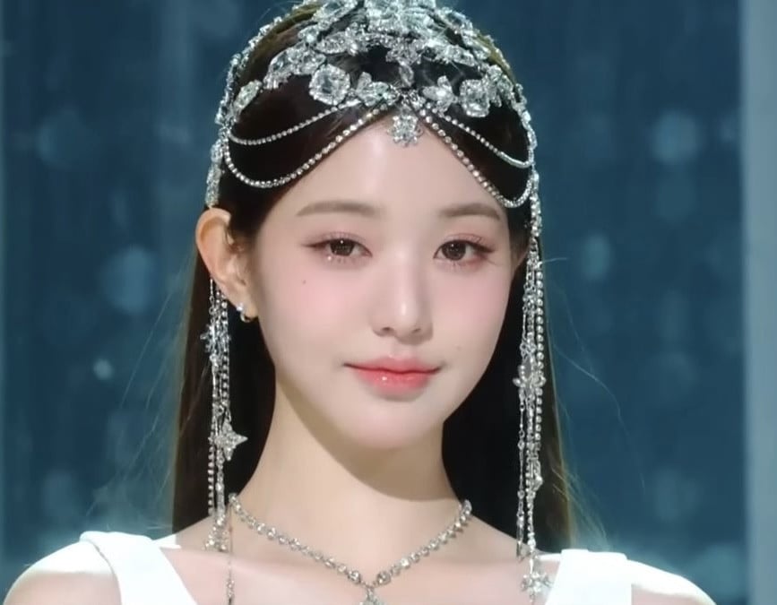 Wonyoung of IVE Earns Compliments for Recent Subtle Makeup Look 8 Wonyoung Light Makeup 8