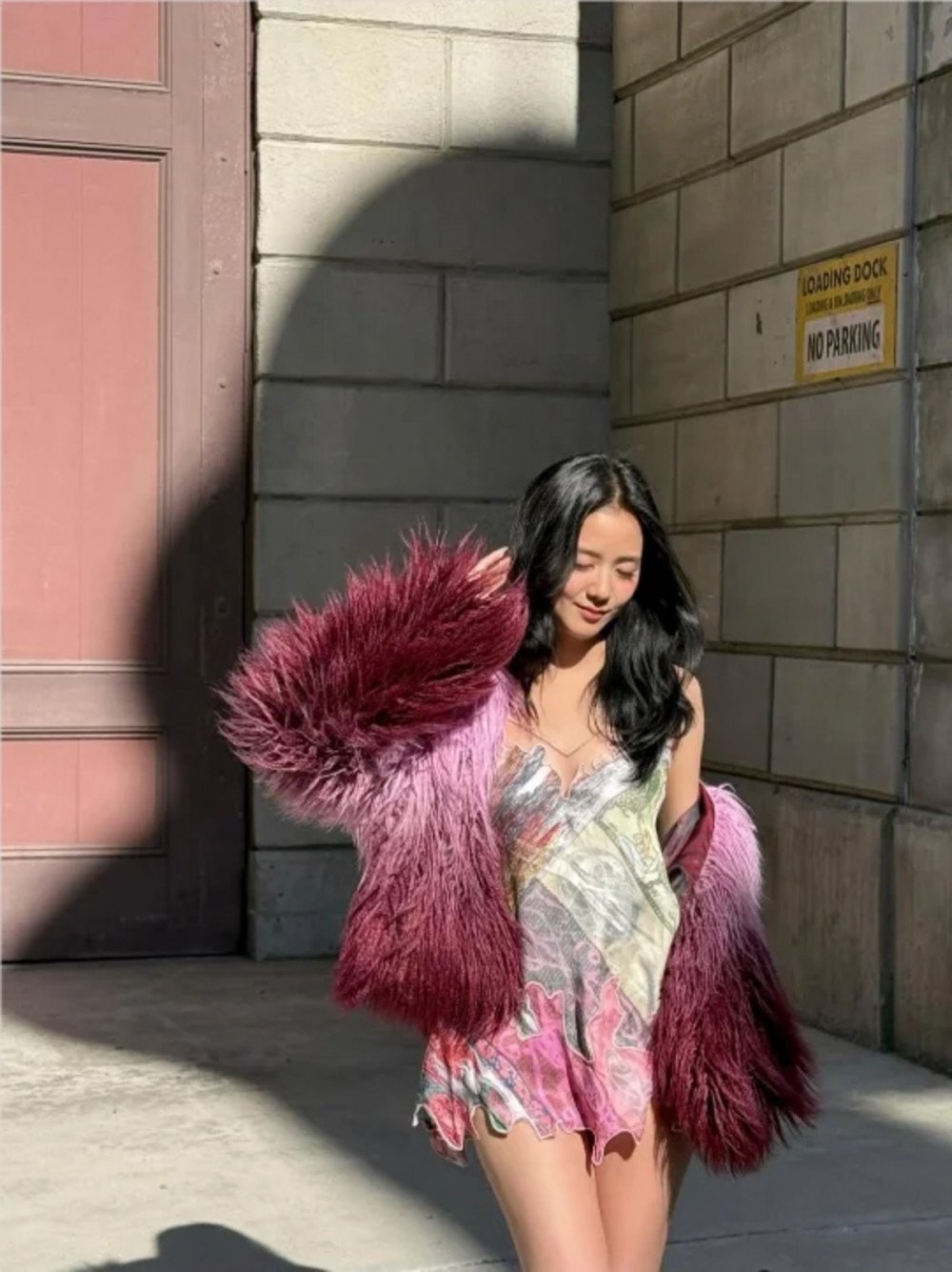 Jisoo Dazzles in a Flowing Purple Faux Fur Coat Before BLACKPINK’s Comeback Concert