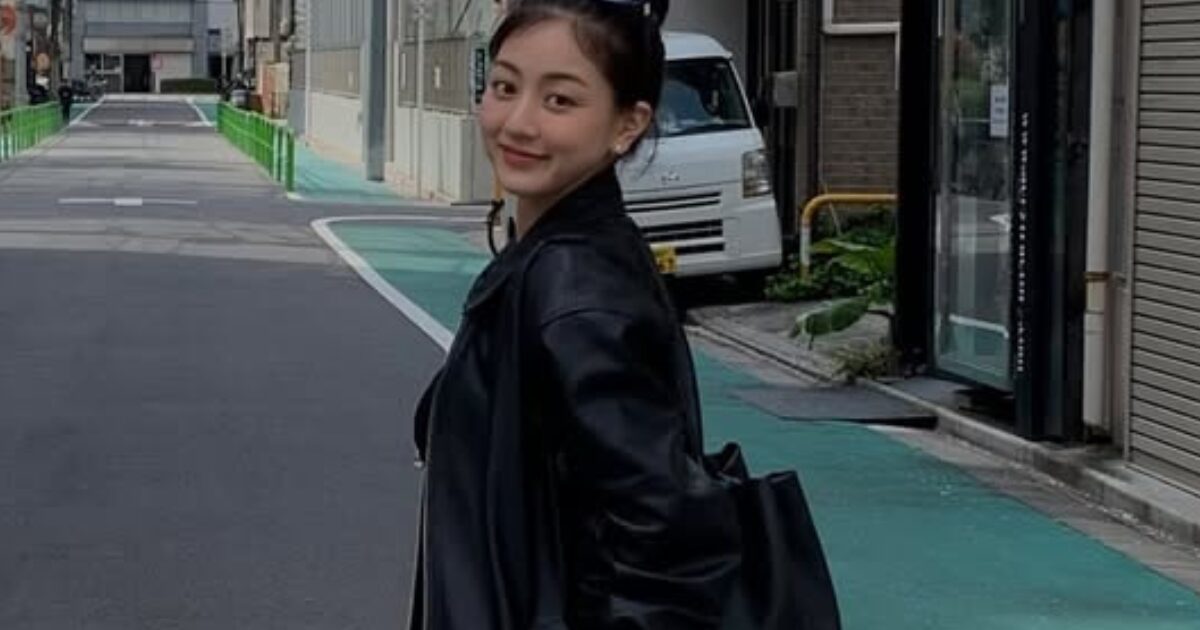 A ONCE's Meeting In Public With TWICE's Jihyo Sparked Controversy Over Interacting With Idols When They're "Off The Clock"