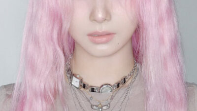 Popular Third-Gen Idol Returns With Pink Hair For The First Time In 10 Years