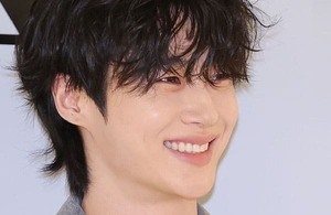 Byeon Woo-seok Radiates 'Fresh + Chic' Puppy-Like Charm