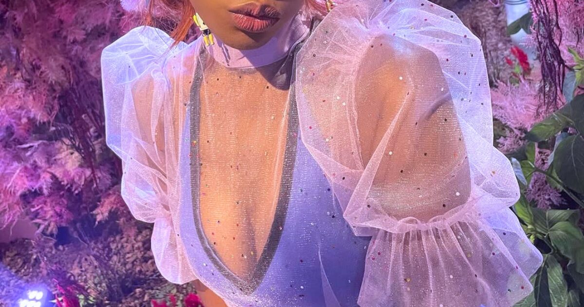 Fourth-Gen Female Idol Calls Out Her Company's "Pathetic Work Ethic" In Now-Deleted Tweet