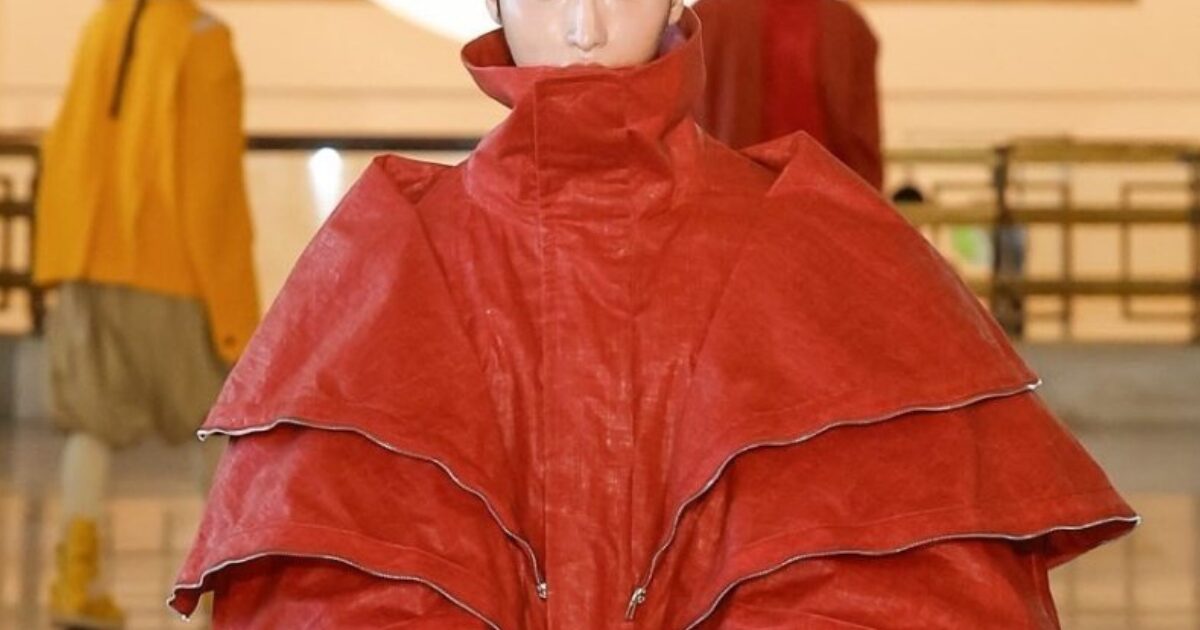 4th Gen K-Pop Idol Goes Viral For "Genderless" Avant-Garde Runway Fashion