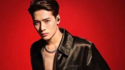 GOT7's Jackson Wang Gifts Lucky Fan With Luxury Bag