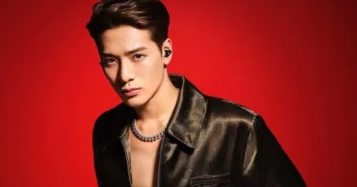 GOT7's Jackson Wang Gifts Lucky Fan With Luxury Bag