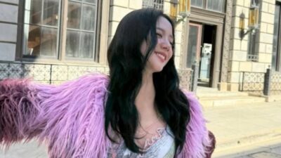 Jisoo stuns in a slipping purple faux fur coat ahead of BLACKPINK’s comeback concert