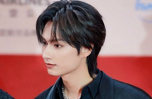 SEVENTEEN’s Jun Turns Heads on Shanghai International Film Festival Red Carpet