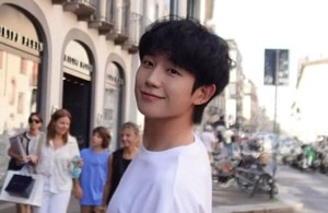 Jung Hae-in Stuns in Milan with Effortless Visuals and Artful Vibes