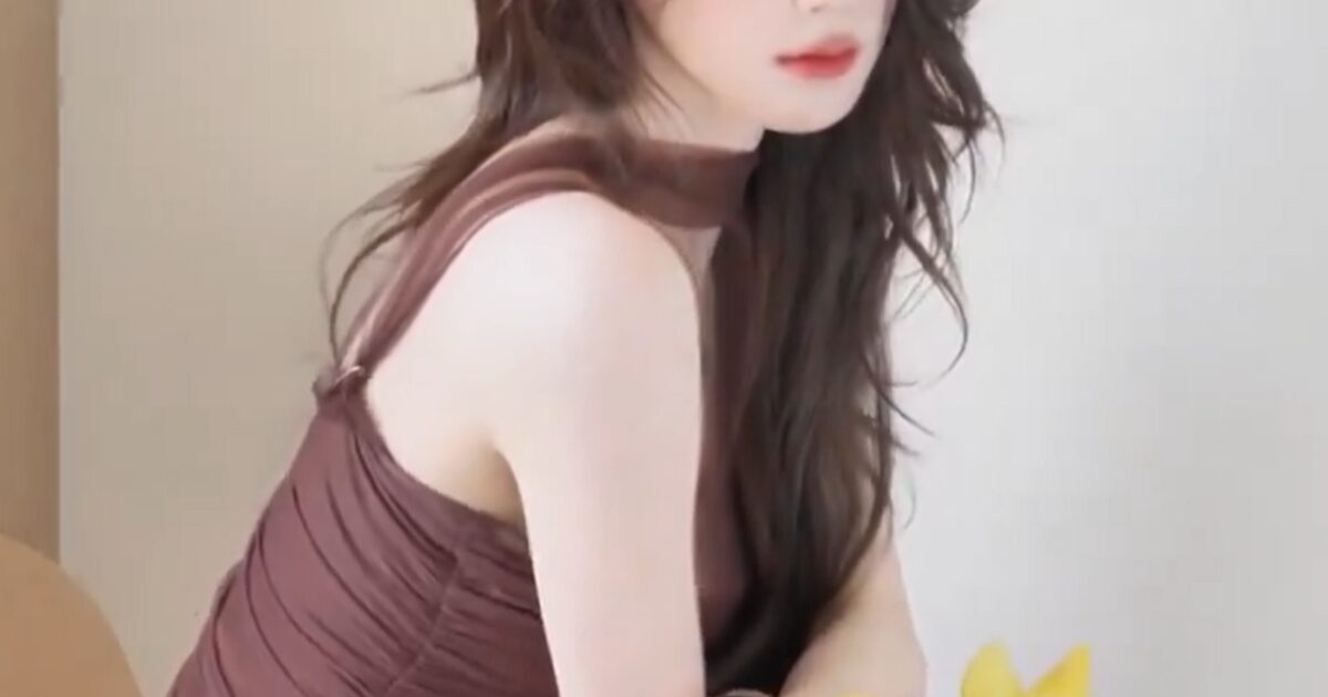 K-Pop Idol Completely Transforms By Getting Styled According To Chinese Beauty Standards