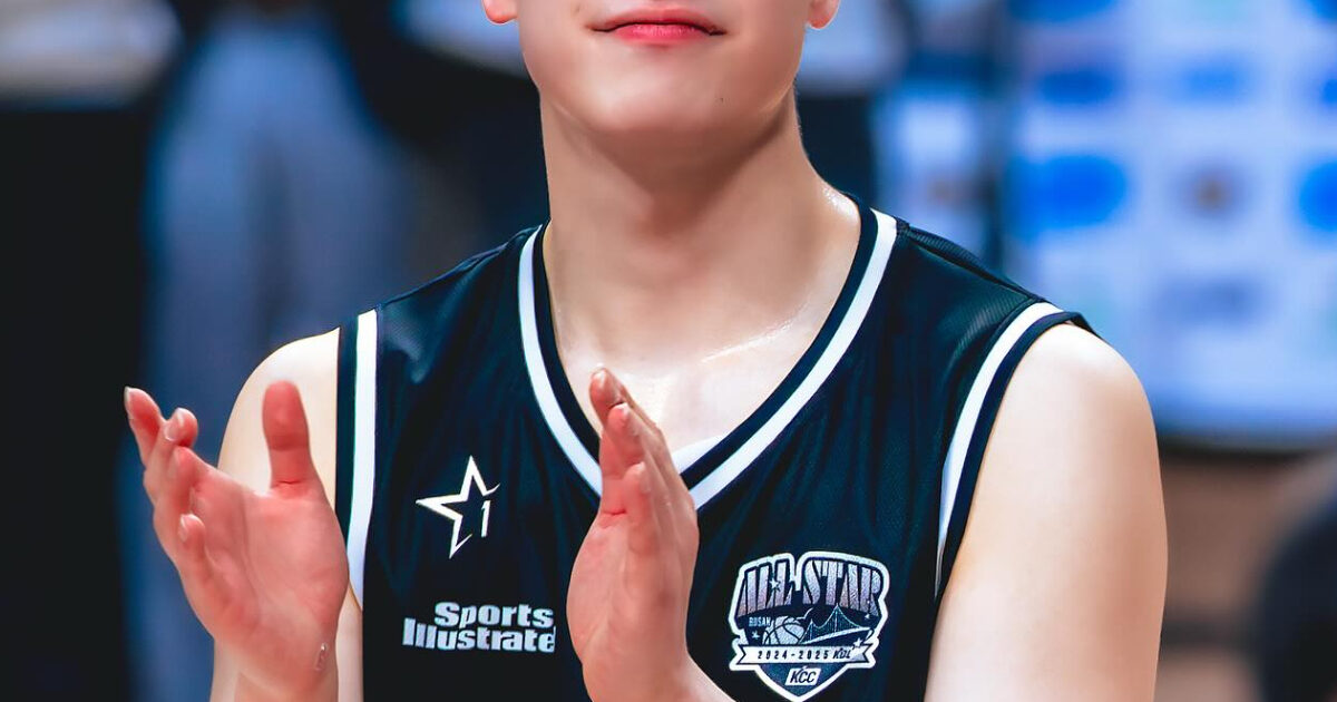 Korean Basketball "Player No.3" Goes Viral For His Debut-Ready Visuals
