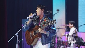 Lee Do-hyun Kicks Off Asia Fanmeeting Tour After Military Discharge