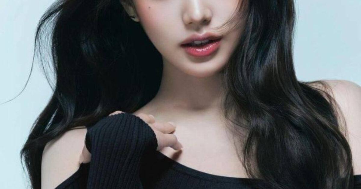 Netizens Agree Popular Female Idol Should Stick To Lighter Makeup
