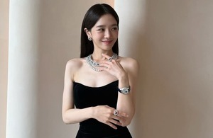 Park Gyu-young Stuns in Glamorous Black Dress at Hong Kong Event