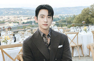 Park Jin-young Stuns Florence with the Elegance of a Suit Maestro
