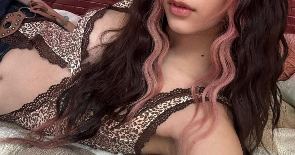 "Forced?" Popular Female Idol's Reason For Coming Out As Bisexual Sparks Sadness