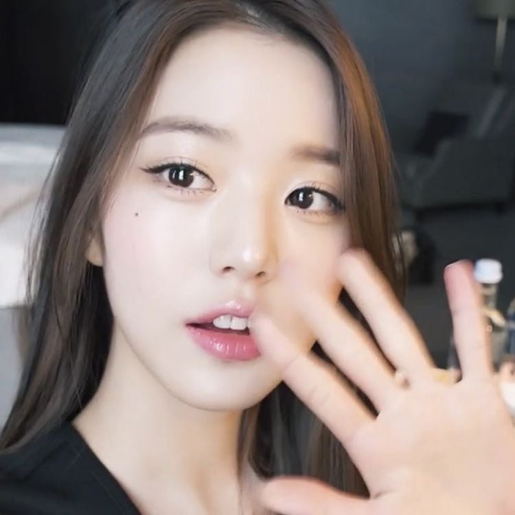 Wonyoung Light Makeup 1