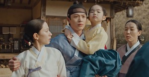 Yook Sung-jae Returns from Death, Marries Kim Ji-yeon and Starts a Family ‘The Haunted Palace’ Finale