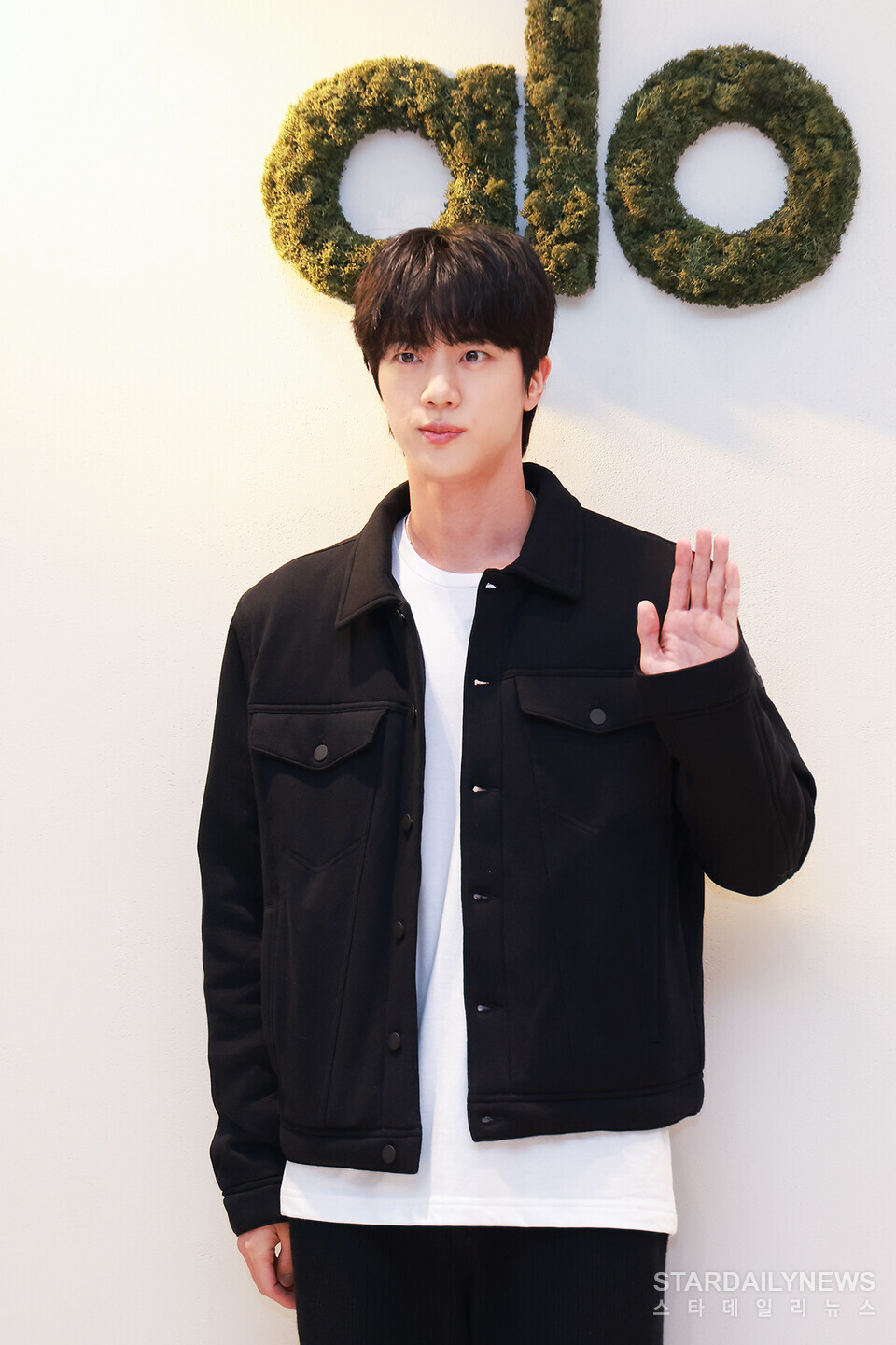 BTS's Jin, BLACKPINK's Jisoo, TWICE's Sana, and Aespa's Ningning Present at Alo's Inaugural Asia Flagship Opening Event 3 BLACKPINK Jisoo