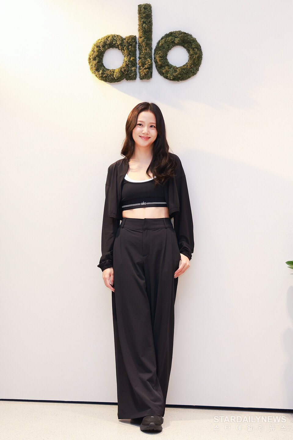 BTS's Jin, BLACKPINK's Jisoo, TWICE's Sana, and Aespa's Ningning Present at Alo's Inaugural Asia Flagship Opening Event 5 aespa Ningning