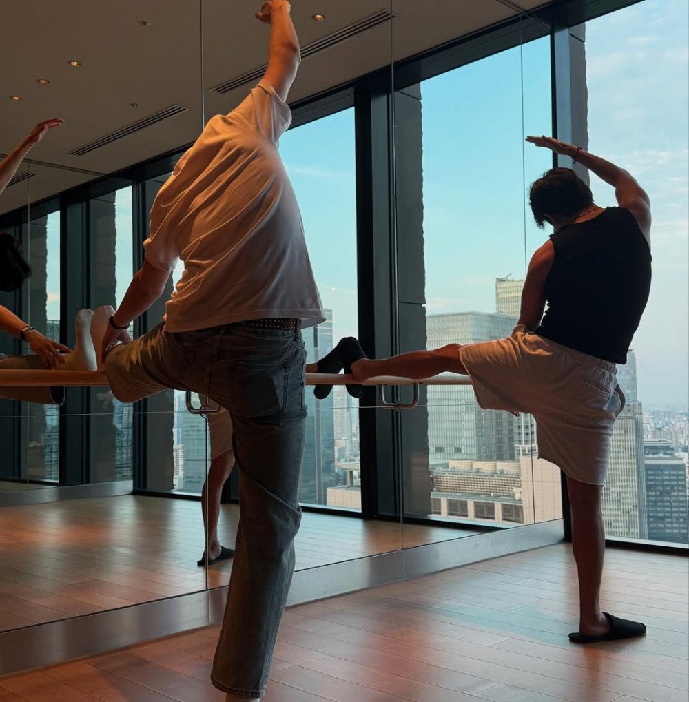 BTS's V (Kim Taehyung) Enchants Fans With Photo Collection From Recent Japan Trip 6 Poolside