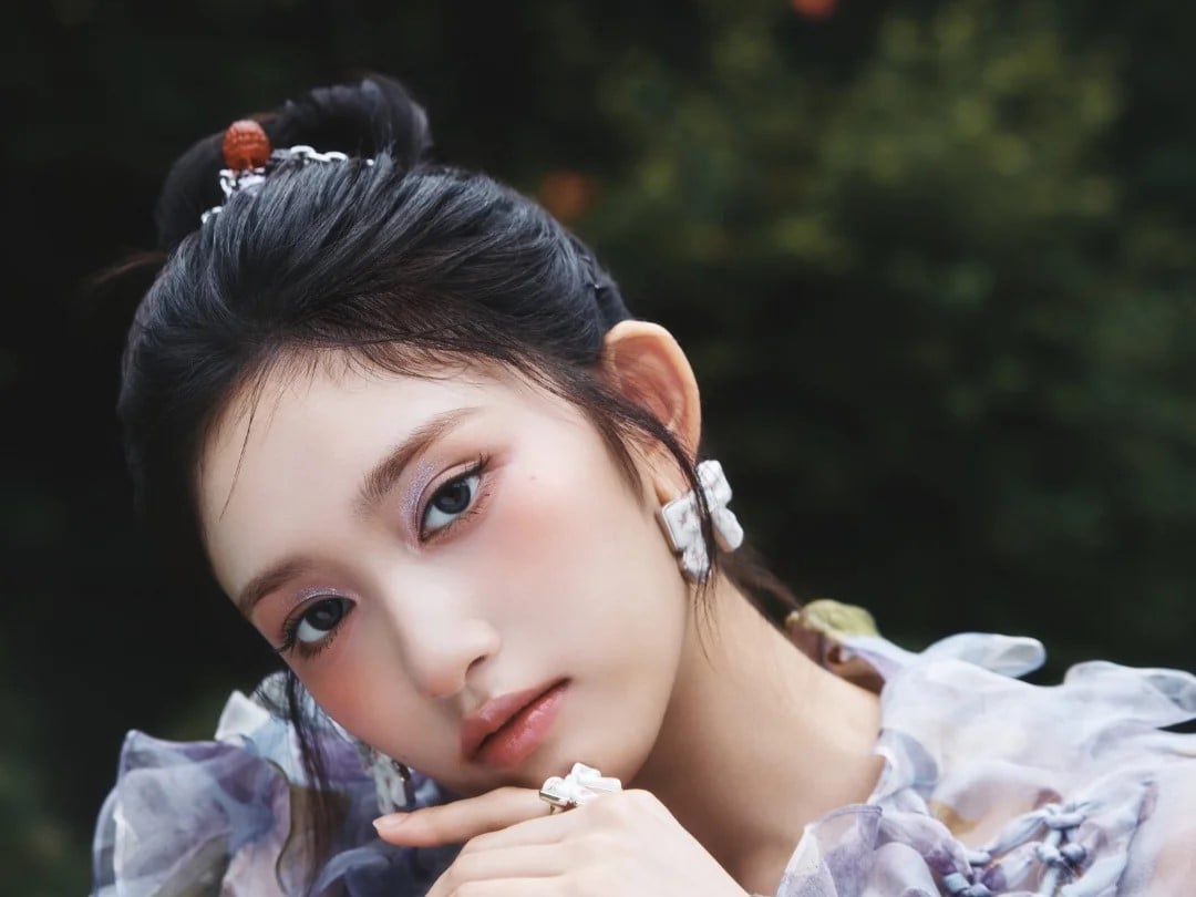 IVE’s Leeseo graces the cover of DELING Magazine