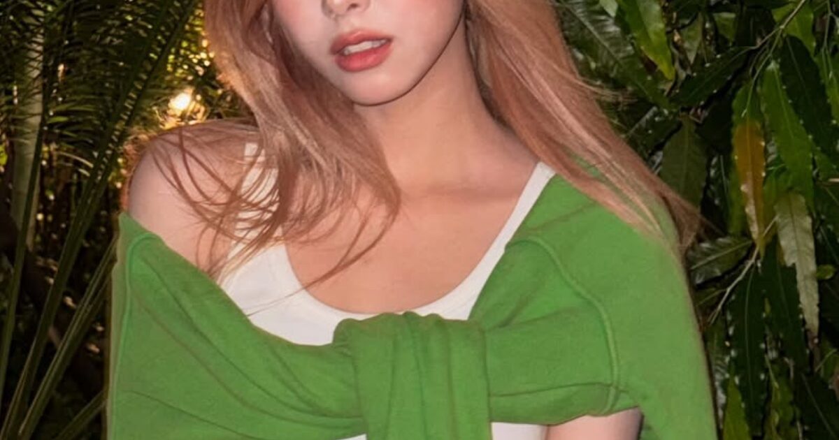 Famed 4th-Generation Idol To Make Her Acting Debut As Park Shin Hye's Younger Sister