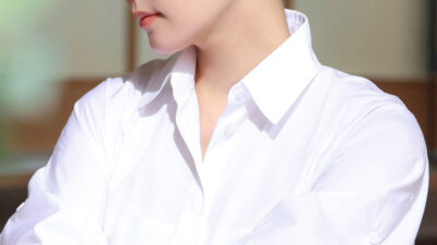 Actress Proves Her "Natural" Beauty With Striking Grandfather Photo