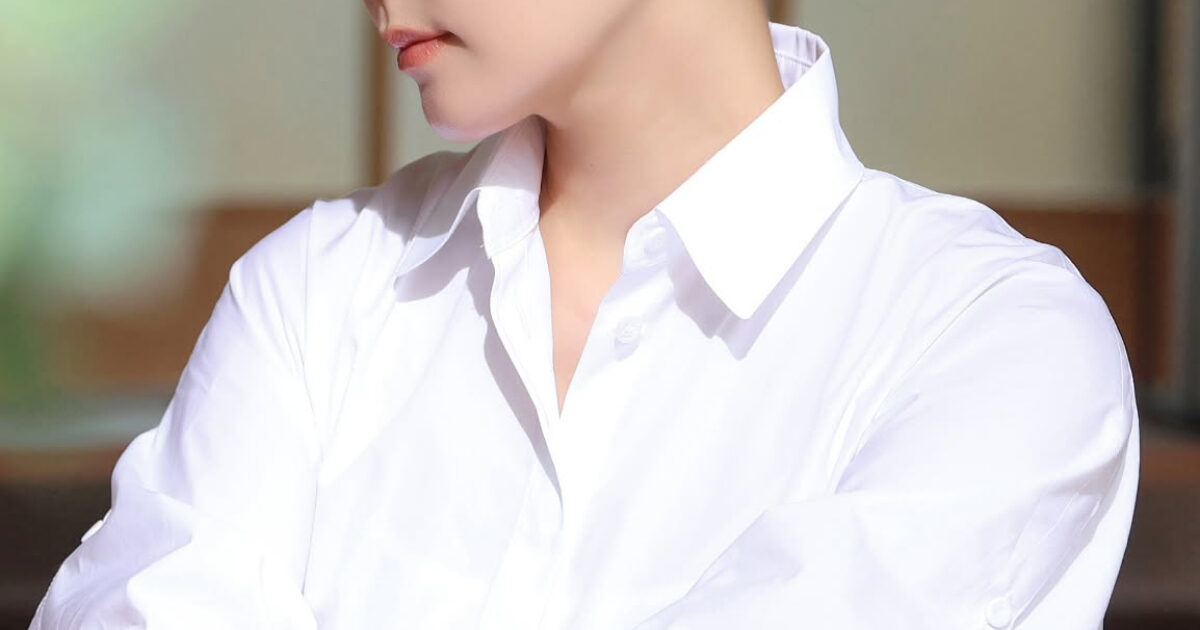 Actress Proves Her "Natural" Beauty With Striking Grandfather Photo