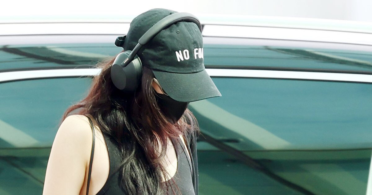 BLACKPINK Jennie’s Airport Outfit Triggers Heated Response