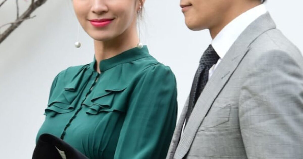 Popular Actor's Wife Giddily Reveals His Romantic Nature— Only For Netizens To Bring Up His Cheating Scandal