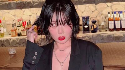 HyunA Goes Bold With Skin-Baring"Exposed Underwear" And "Pantless" Trend