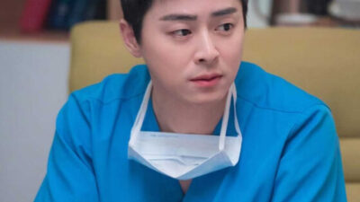 Actor Jo Jung Suk as Dr. Lee Ik Jun in “Hospital Playlist.” | *tvN*