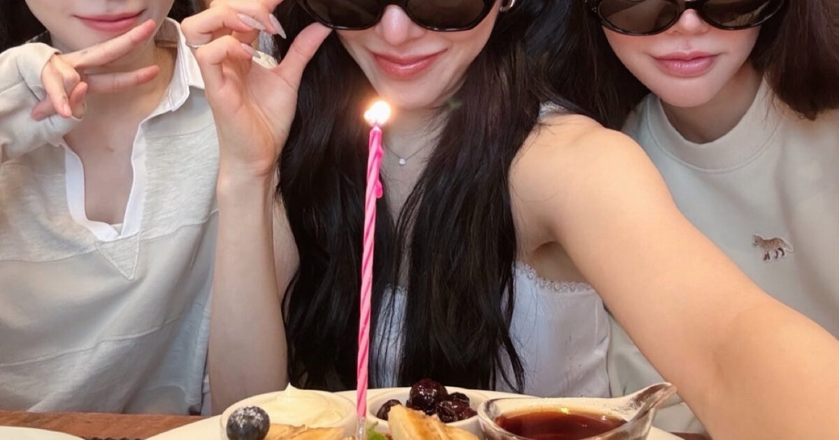 Photos Of Legendary Girl Group Go Viral — Netizens Are Begging For A Comeback